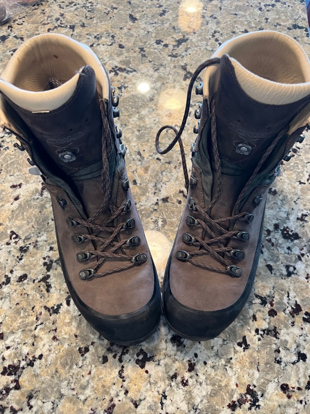 LOWA Brown Leather Hiking Boots - Lace-Up Outdoor Boots